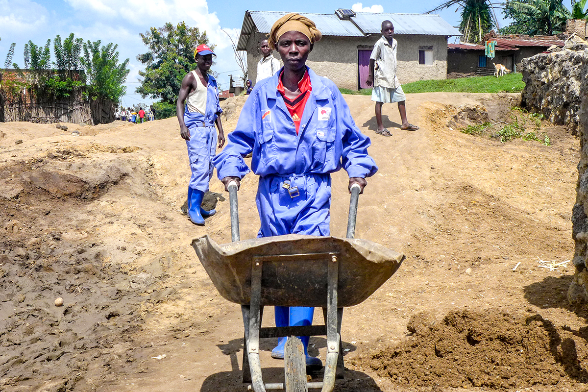 Bridge Rebuilding Project Empowers Women Displaced by Conflict in DRC