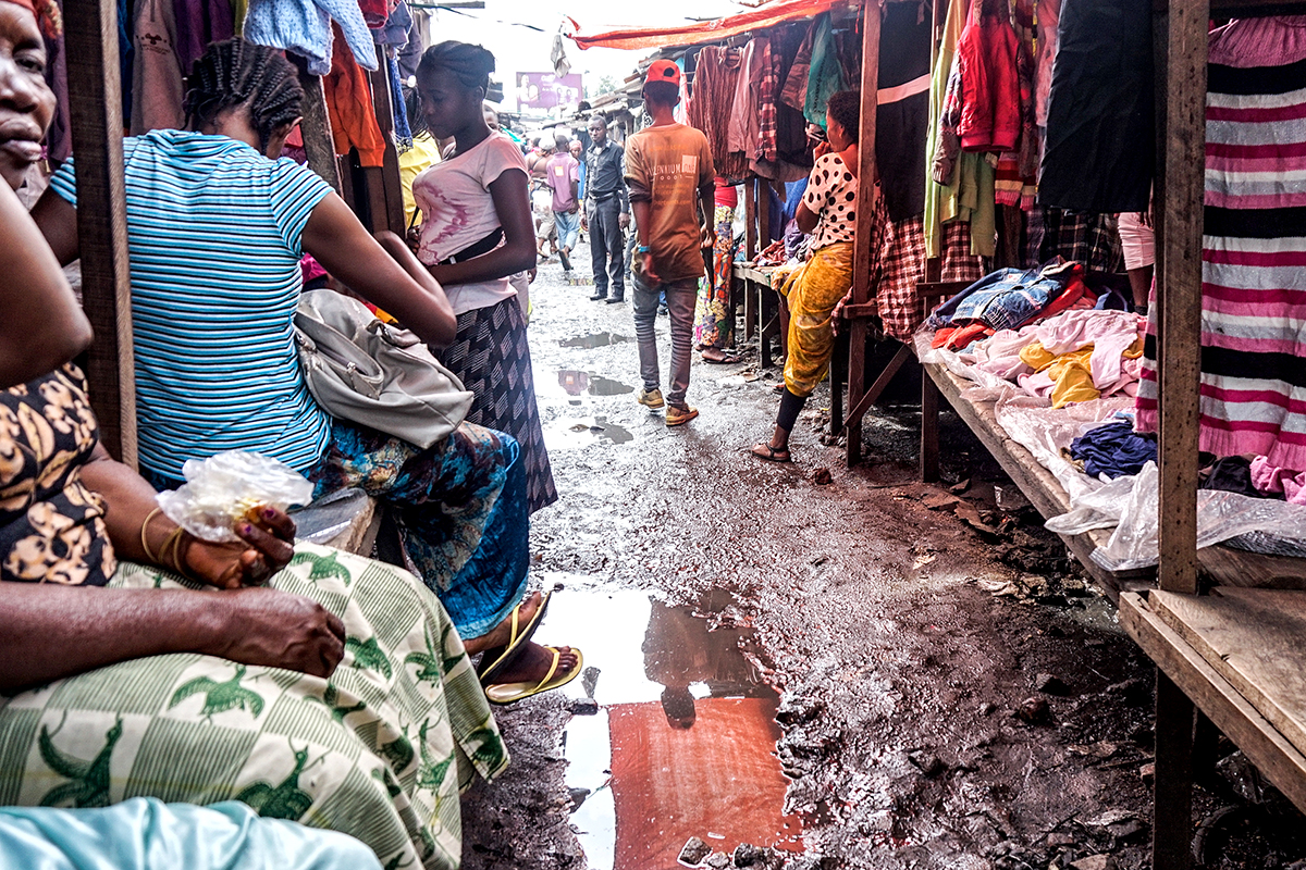 At This DRC Market, Vendors Pay Their Taxes, But Their Customers Have to Shop in Filth