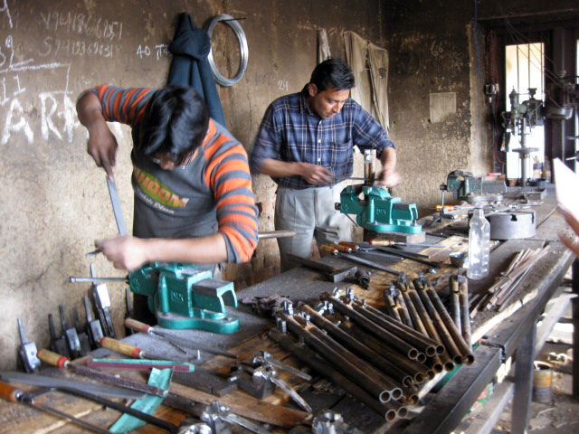 Once Prosperous, Gun Factories Struggle in Kashmir
