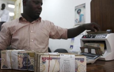 Nigerians Debate Pros and Cons of New Cashless Policy