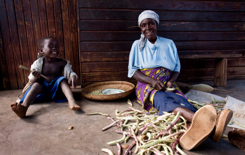 Economic and AIDS Crises in Zimbabwe Force Elderly Women to Live in Poverty
