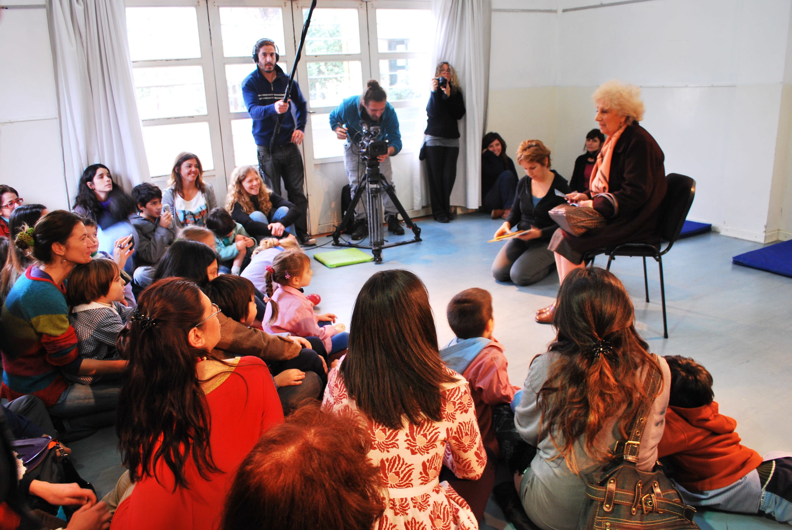 Argentine Grandmothers Use Story to Search for Stolen Grandchildren, Prevent Future Thefts