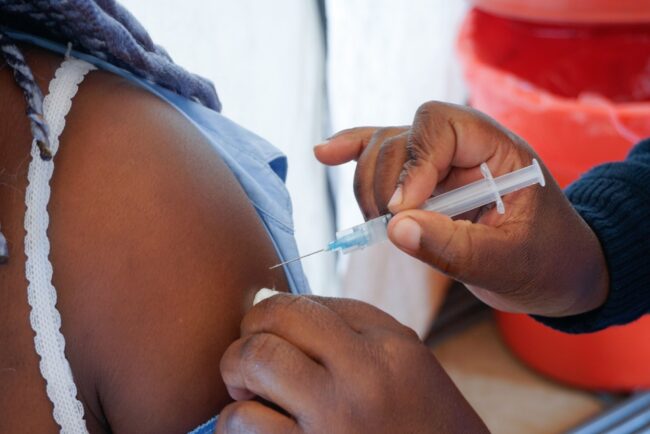 Zimbabwe Curbs Public Health Workers' Right to Protest 'Dire' Conditions - Vimarsana News