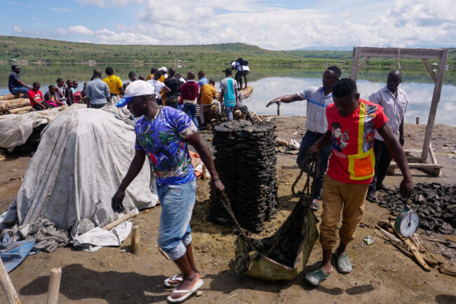 Worth the Salt? Artisanal Miners Continue to Work Despite Health Concerns - Vimarsana News
