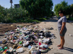 In Buenos Aires Community, ‘All This Garbage Hurts’